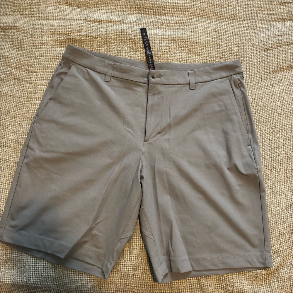36 - lululemon commission short